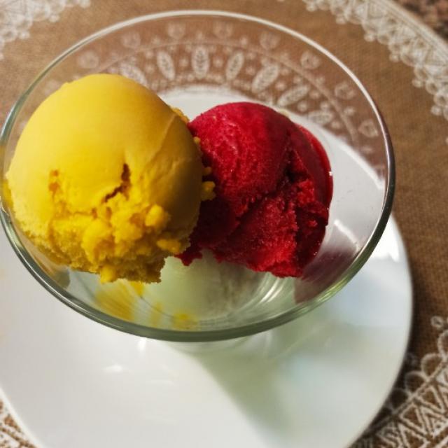 3 boules de glaces et sorbets